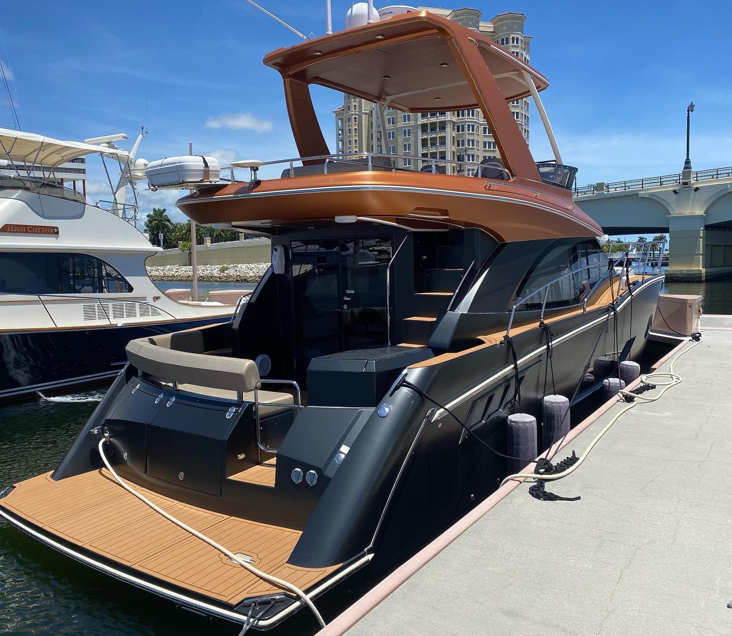 High-quality custom boat wraps in Miami