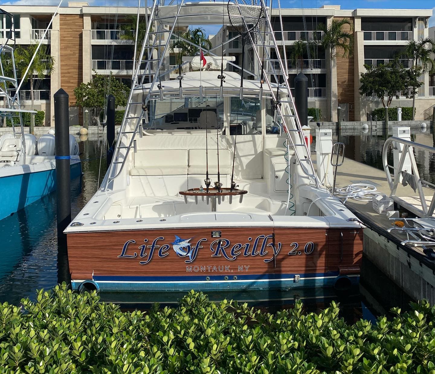 Durable vinyl wraps for boats in Florida